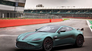 mid Groß-Gerau - Auf großem Fuß: Der Aston Martin Vantage Edition F1 steht auf 21-Zöllern.
