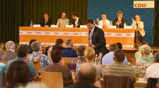 Im Juli 2015 bedankte sich die CDU nicht nur bei ihrem OB-Kandidat Peter Rosenberger, sondern beschloss auch ein Konzept zum Schuldenabbau.