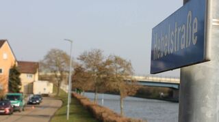 Die Hebelstraße in Ilvesheim: Hier soll ein Abwasserkanal verlegt werden, um das System zu entlasten. Laut Verwaltung gibt es an dieser Stelle bisher nur eine Leitung für die Straßenentwässerung.