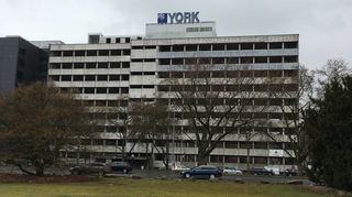 „Vom Gebäude gehen keine Gefahren für Leben und Gesundheit aus“: das ehemalige BBC-York-Haus in der Gottlieb-Daimler-Straße.