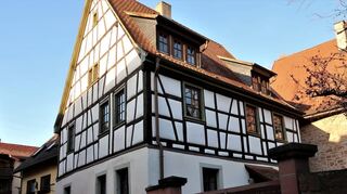 Das denkmalgeschützte Bauwerk in der Oberstadt 23: Für das Dach wurde eine zusätzliche Gaube genehmigt.