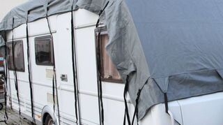 Nach dem Winterschlaf muss der Wohnwagen fit gemacht werden.