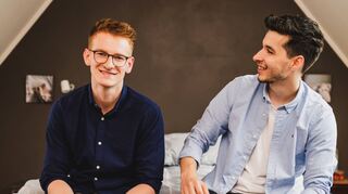Bettwäsche aus Eukalyptus: Mit dieser Geschäftsidee haben sich die ehemaligen LGL-Schüler Matthias Kühr (links) und Tom Gärtner selbstständig gemacht.