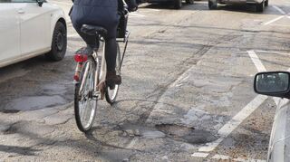 Mannheims Straßen – hier in N 6 – sind teilweise in einem schlechten Zustand. Ein Drittel müsste von Grund auf erneuert werden.