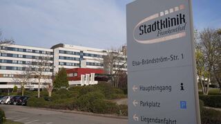 Die Frankenthaler Stadtklinik war 2019 in die Schlagzeilen geraten – nun steht die Aufarbeitung in der Kritik.