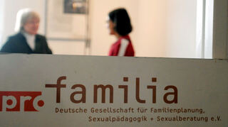 Pro Familia Beratungsstellen führen als staatlich anerkannte Stellen Schwangerschaftskonfliktberatung durch.