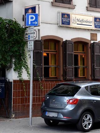 Die Parkplatzsituation im Hemshof, hier vor dem „Maffe“, ist kritisch.