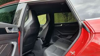 mid Groß-Gerau - Die Sitze im Fond des VW Arteon Shooting Brake bieten ein üppiges Platzangebot, sie sind sehr bequem auch bei Langstreckenfahrten.