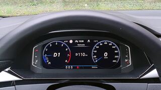 mid Groß-Gerau - Neu ist ein R-Multifunktionssportlenkrad mit großen Schaltpaddels.