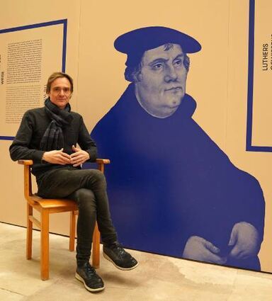 Kurator Olaf Mückain hat die Ausstellung zum Reichstag konzipiert.