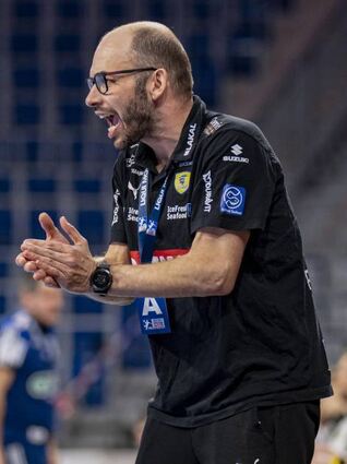 Gab Anweisungen am Spielfeldrand: Klaus Gärtner.