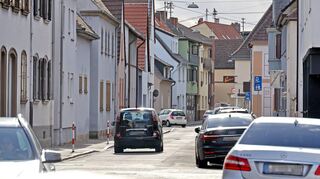 Die Häuser in den dicht bebauten Oppauer Straßen – hier ein Blick in die Friedrichstraße – werden vermehrt als illegale Pensionen genutzt.