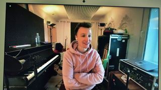 Joris im Video-Interview aus seinem kleinen Berliner Studio mit Kulturredakteur Jörg-Peter Klotz.