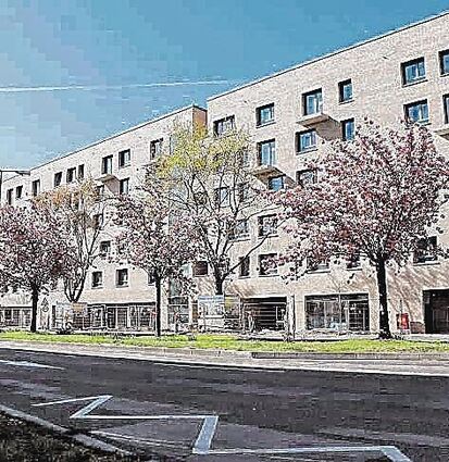 Die nahezu fertige Fassade an der Reichskanzler-Müller-Straße.