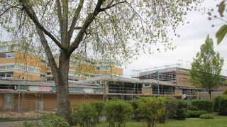 Seit zwei Jahren Großbaustelle: die Friedrich-Ebert-Grundschule auf dem Waldhof. Im Spätsommer 2022 möchte sie in den Ganztagsbetrieb starten.