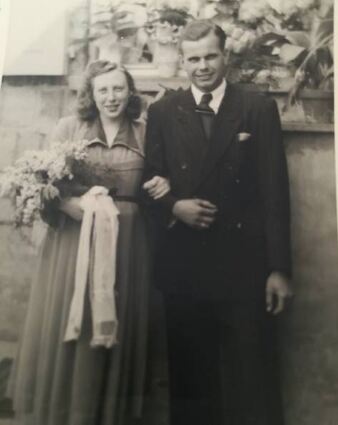 Sonja und Hermann Heller 1951 (l.) und heute.