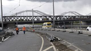 Nadelöhr: Die Zu- und Abfahrtsrampen an der Konrad-Adenauer-Brücke werden bis Oktober erneuert.