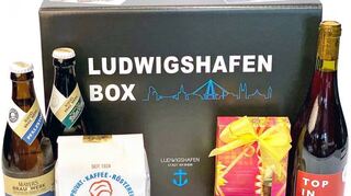 Spezialitäten, ein Fotobuch und informative Broschüren sind in der neuen „Ludwigshafen Box“ der Lukom enthalten.