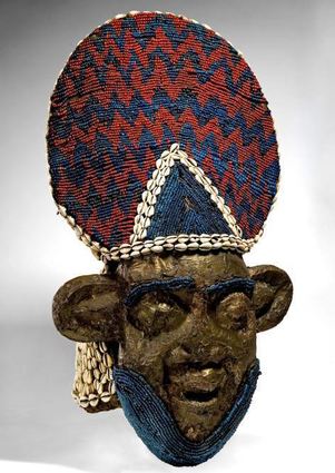 Helmmaske aus der Sammlung Thorbecke.