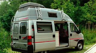 mid Groß-Gerau - Mit einer völlig neuen Reisemobil-Generation wartet Hymer im Sommer 1994 auf. Die sogenannte "E-Klasse" löst damals die bisherige Top-Reihe der "S-Klasse" ab.