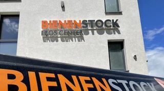 Kein Imkerbetrieb, sondern ein Laufhaus: der Bienenstock.