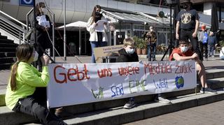 Gegen die Abschiedung der Familie hatte es in Ludwigshafen Proteste gegeben. Mitschüler forderten ihre Klassenkameraden zurück.