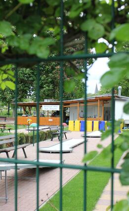 Ein Blick auf die bereits neu verlegten Minigolf-Bahnen.