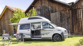 mid Heilbronn - Kreativ, wenn es um das Bett geht, zeigt sich Traditionsausbauer Tischer aus Reutlingen. Bei seinem &#8222;Octo-Bus&#8220; werden die Liegeflächen unten und im Hochdach nicht weggeklappt oder verschoben, sondern flink und platzsparend aufgerollt.