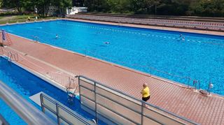 Das Carl-Benz-Bad in Mannheim hat als als erstes Freibad in der Stadt seine Pforten geöffnet