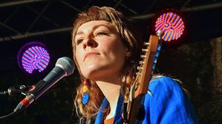 Macht anspruchsvollen Pop wie Sophie Hunger oder Katie Melua: Die aus München stammende Popakademie-Studentin Henny Herz.