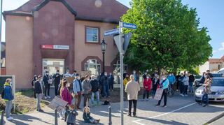 Der Ärger über die geschlossene SB-Bankstelle treibt den ganzen Vorort Worms-Abenheim um.