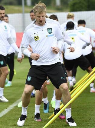 Eintracht-Profi Martin Hinteregger spielt mit Österreich gegen Holland.