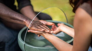 Die Installation "washing hands" leitet die Mannheimer Schillertage ein.