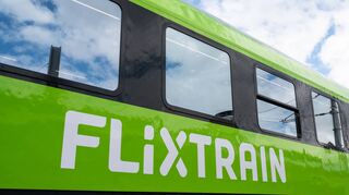 Seit dem 20. Mai ist das Unternehmen Flixbus mit frisch renovierten Zügen auf der Schiene unterwegs – bals auf sieben Linien quer durch Deutschland.
