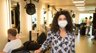 Nurten Taufertshöfer: „Bei mir nur mit Maske.“