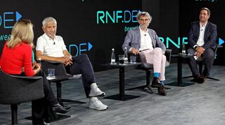 Im Studio (v.l.): Moderatorin Tina Babbel, Mäzen Manfred Lautenschläger, Kulturschaffender Rainer Kern („Enjoy Jazz“) und RNF-Geschäftsführer Ralph Kühnl.