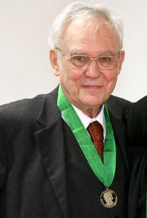 Hans Martini 2008 mit der nach ihm benannten Medaille.