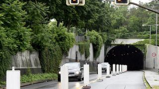 Beide Röhren des Fahrlachtunnels sind jeweils nur noch einspurig befahrbar.