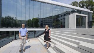 Das Imaging Centre (übersetzt Bildgebungszentrum) ist fast fertig. Koordinator Jan Ellenberg und Projektleiterin Stephanie Alexander (v.l.) stellen es vor