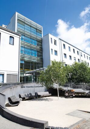 Das Vincentius-Krankenhaus in Speyer muss 20 Mitarbeiter in Quarantäne schicken.
