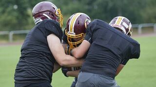 Mit drei Übungseinheiten pro Woche bereiten sich die Bürstadt Redskins auf die neue Saison vor.