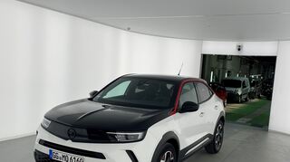 mid Groß-Gerau - Im Twinner Space, einer Art perfekt ausgeleuchteter Garage mit Drehteller, werden in 15 Grad-Schritten Tausende Bilder mit einer Auflösung von bis zu 50 Megapixel erzeugt.