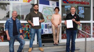 Oliver Haberer, Fares Abou Raed, Bärbel Schader und Rainer Uhrig freuen sich auf weitere Integrationsarbeit, die durch Uhrig und Abou Raed als Sport-Coaches ermöglicht wird. Dies belohnt das Land Hessen mit einer Förderung.