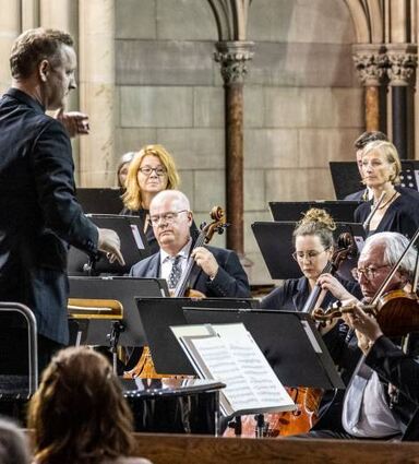 Die Staatsphilharmonie unter Michael Francis in Speyer.