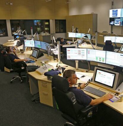 Blick in die Leitstelle von Feuerwehr und Rettungsdienst.