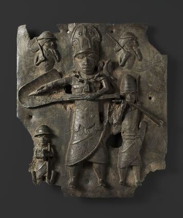 Eine Reliefplatte aus Nigeria, die den sogenannten "Benin-Bronzen" zugeordnet wird.