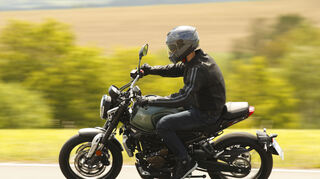 mid Groß-Gerau - In der Seitenansicht ist die fahraktive Ergonomie und die angenehme Sitzhöhe von 78 Zentimetern der Voge 300 AC Classic gut zu erkennen.