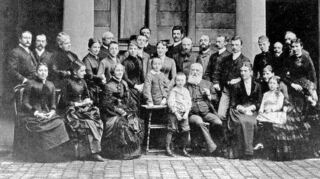 Eine große Familie: Gruppenbild mit Patriarch Friedrich Engelhorn.