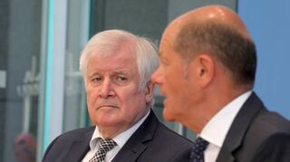 Horst Seehofer (l.) und Olaf Scholz sichern Hochwasserhilfen des Bundes zu.
