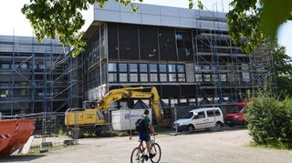 Großbaustelle Bildungszentrum Schriesheim: Das 21,5-Millionen-Euro Projekt liegt im geplanten Zeit- und Kostenrahmen und wird daher fortgeführt.